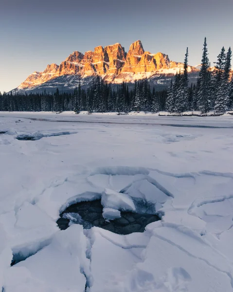 Castle Mountain Una Montaña Localizada Dentro Del Parque Nacional Banff — Foto de Stock
