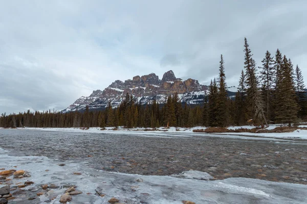 Castle Mountain Гора Расположенная Национальном Парке Банф Канадских Скалистых Горах — стоковое фото