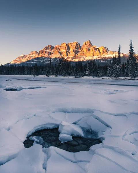 Castle Mountain Гора Расположенная Национальном Парке Банф Канадских Скалистых Горах — стоковое фото