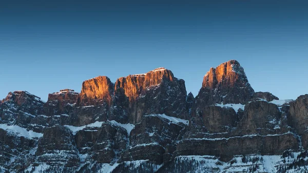 Pôr-do-sol de inverno no Castle Mountain, Banff National Park, Travel Alberta, Radium Hot Springs, Canadá, Canadian Rockies, Rocky Mountains — Fotografia de Stock