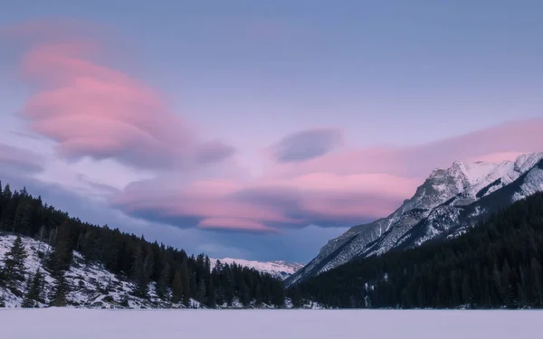 Dva Jack Lakeside Nachází Silnici Smyčky Lake Minnewanka Města Banff — Stock fotografie