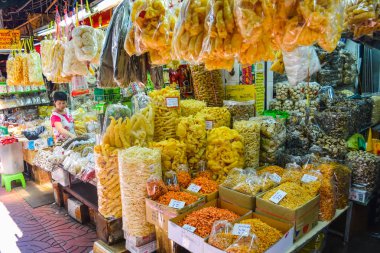 Sokakta Tay gıda popüler ve Keçe Tay ve Tom Yum karides çeşitli köriler daha az olmamak, satmak. Böcek, taze kurbağa, sebze, meyve ve çok daha fazlası.