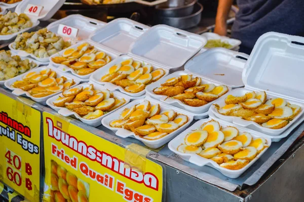 Comida Tailandesa Calle Popular Vende Bien Menos Que Pad Thai —  Fotos de Stock
