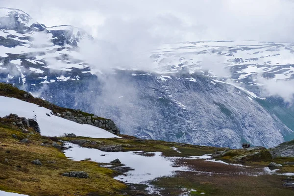 Троллинг-поход, озеро Гедальсватнет, Норвегия, Оскандин — стоковое фото