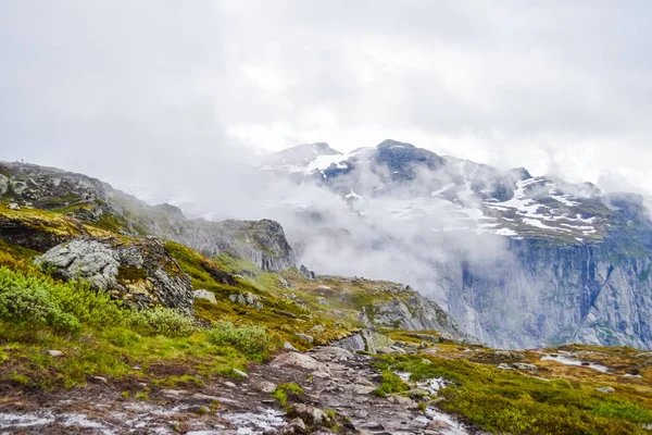 Trolltunga zammı, Ringedalsvatnet Gölü, Norveç, Güzel scandin — Stok fotoğraf