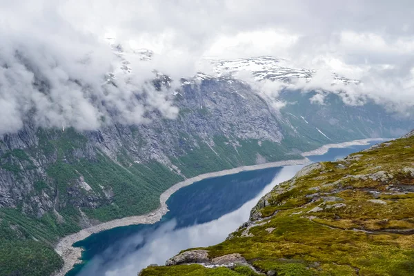 Trolltunga kirándulás, Lake Ringedalsvatnet, Norvégia, Beautiful scandin — Stock Fotó