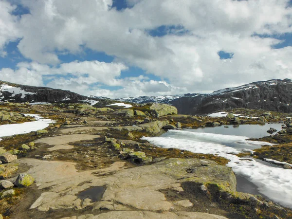 Trolltunga kirándulás, Lake Ringedalsvatnet, Norvégia, Beautiful scandin — Stock Fotó