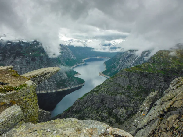 Trolltunga-wandeling, meer Ringedalsvatnet, Noorwegen, mooie scandin — Stockfoto