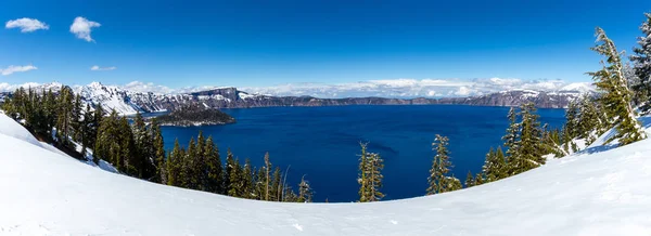 Crater Lake National Park é um parque nacional americano localizado em... — Fotografia de Stock