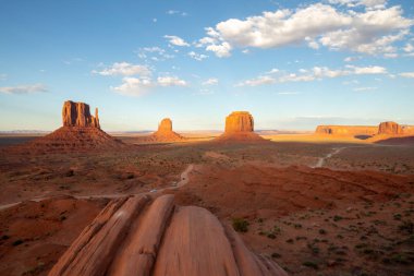 Monument Valley Colorado Platosu karakterize bir bölgedir