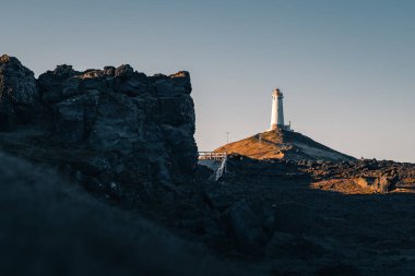 Popüler bir İzlanda deniz feneri olan Reykjanesviti 'ye İzlanda' nın başkenti Reykjavik 'ten kolayca erişilebilir. Reykjanes yarımadasında altın saat. İzlanda 'da turizm
