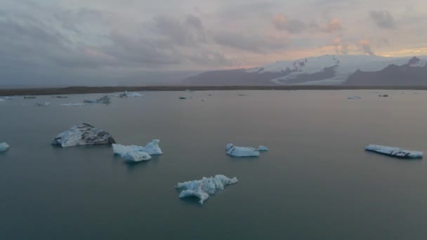 Zlanda Daki Glacier Lagoon Jokulsarlon Renkli Günbatımı Işıklarında Çekilmiş Yüksek — Stok video