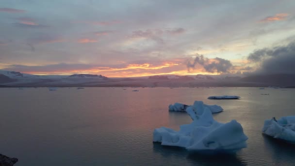 Високоякісні Кадри Льодовикової Лагуни Ісландії Під Час Золотої Години Яскравих — стокове відео