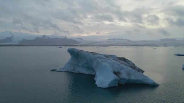 Zlanda Daki Glacier Lagoon Jokulsarlon Renkli Günbatımı Işıklarında Çekilmiş Yüksek — Stok video