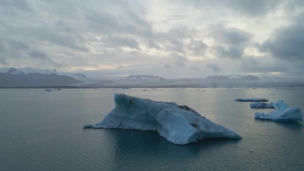 Zlanda Daki Glacier Lagoon Jokulsarlon Renkli Günbatımı Işıklarında Çekilmiş Yüksek — Stok video