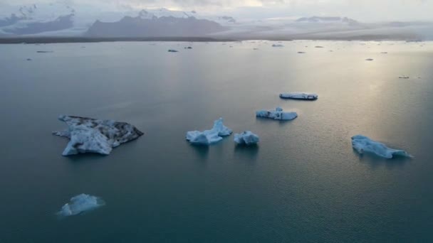 Vysoce Kvalitní Záběry Glacier Lagoon Jokulsarlon Islandu Během Zlaté Hodiny — Stock video