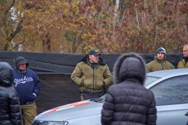 Kişinev, Moldova, novembe 12, 2018, N. Dimo street 7 2, özel güvenlik yasadışı inşaat erişim engellendi, insanların çileden polis ve sonraki kesme hareketsizlik tarafından aşağı ağaçlarının. Protesto, kanunsuzluk, dokunulmazlık kavramı