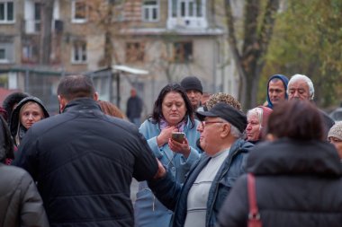 Kişinev, Moldova, novembe 12, 2018, N. Dimo street 7 2, özel güvenlik yasadışı inşaat erişim engellendi, insanların çileden polis ve sonraki kesme hareketsizlik tarafından aşağı ağaçlarının. Protesto, kanunsuzluk, dokunulmazlık kavramı