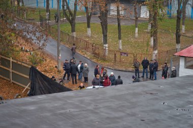 Kişinev, Moldova, novembe 12, 2018, N. Dimo street 7 2, özel güvenlik yasadışı inşaat erişim engellendi, insanların çileden polis ve sonraki kesme hareketsizlik tarafından aşağı ağaçlarının. Protesto, kanunsuzluk, dokunulmazlık kavramı