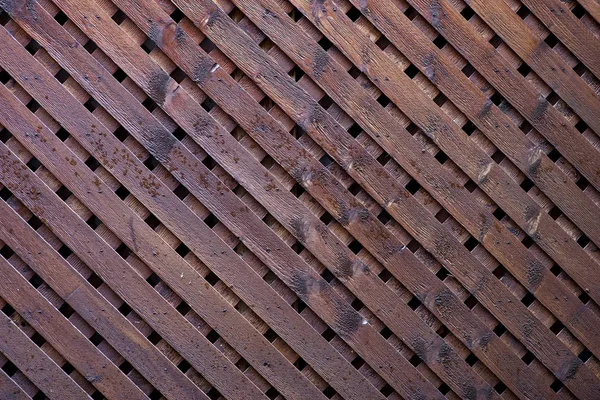 Клетчатый деревянный забор, темно-коричневый, Вид спереди . — стоковое фото