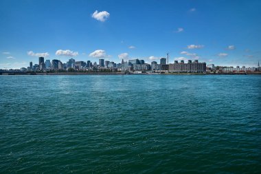 Montreal eski bağlantı noktası manzarayı seyahat turizm yaz, Saint Laurent Nehri'nin kıyısında dinlenme. Mutlu bir yaşam tarzı tatil sırasında Kanada'da yaşayan..