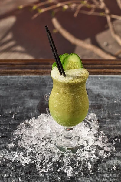 Cocktail Verdure Frullato Cetriolo Vicino Beneficiare Bere Alimentazione Salute Concetto — Foto Stock