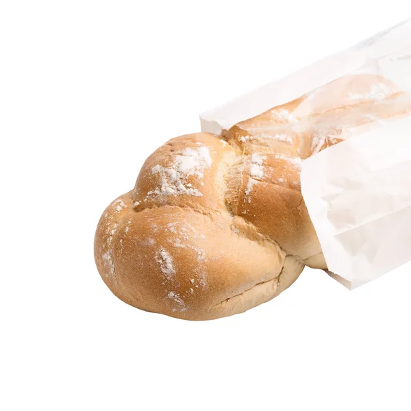 Brood met sesam in een papieren zak geïsoleerd op een witte achtergrond, close-up — Stockfoto