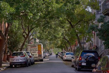 Montreal, Quebec, Kanada 29 Eylül 2018: St. Louis Meydanı'ndaki Viktorya dönemi evleri. Renkli evler Sokağı, Eski Şehir.