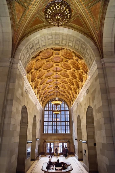 Montreal, Quebec, Canada, September 29, 2018: Interior of the ancient Royal Bank Tower, a skyscraper of 121 m, and neo-classical. In 1962, the Royal Bank moved main office to another famous Montreal b — Stock Photo, Image