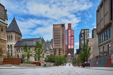 Montreal, Quebec, Kanada 01 Eylül 2018: McGill Campus-devlet araştırma Üniversitesi Ingilizce. Sokak sonunda Street McTavish ve Scotiabank Bank görünümü, Kanada 'da seyahat