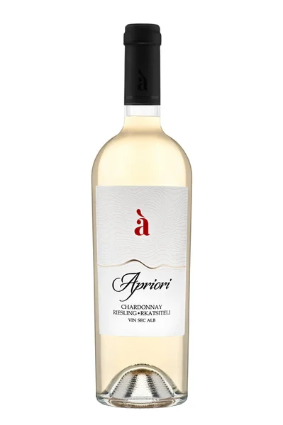 Κισινάου, Μολδαβία, 18 Οκτωβρίου, 2019: φιάλη κρασιού Apriori απομονώθηκε σε λευκό φόντο και αντανάκλαση, τοπικοί παραγωγοί σαμπάνιας και κρασιών — Φωτογραφία Αρχείου