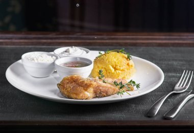 Kızarmış balık biftek sazan beyaz bir tabak tabaktabak tabaktabak tabaktabak tabaktabak tabaktabak tabaktabak tabaktabak tabaktabak tabaktabak tabaktabak tabaktabak tabaktabak tabaktabak tabaktabak tabaktabak tabaktabak tabaktabak tabaktabak tabaktabak tabaktabak tabaktabak tabaktabak tabak tabaktabak tabaktabak tabaktabak tabaktabak tabaktabak tabak Akdeniz Mutfağı. Restoran menüsü. Metin için boş alan.