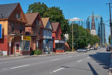 Ottawa, Ontario, Kanada 18 Eylül 2018: Lisgar ve Kent caddelerinin kesiştiği manzara, Ottawa'da Kanada gezisi. Yazı işleri, hafta sonu için boş sokaklar. kanada seyahat