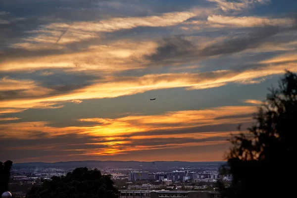 Montreal, Quebec, Canadá, 6 de setembro de 2018: Pôr do sol sobre o oratório de São José em Mount Royal, Montreal, Quebec, Canadá, em uma noite de verão — Fotografia de Stock