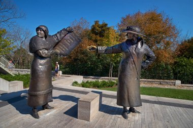 Ottawa, Kanada 18 Eylül 2018: Valiant Beş heykeli, Kadınların Senato'ya atanabilmeleri için yasal olarak kadın kabul edilen Alberta'lı beş kadını temsil ediyor