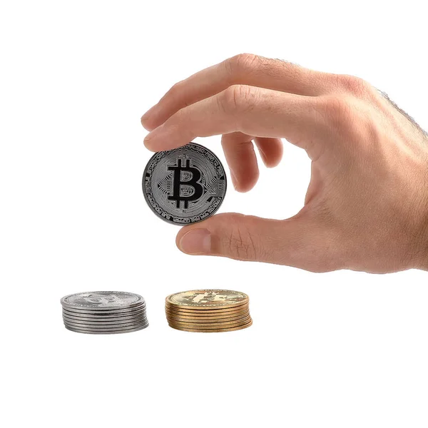 Close-up man's hand houden zilveren Bitcoin, geïsoleerd op witte achtergrond. Digitale valuta geld handel met cryptogeld, munt met winst, financieel concept. — Stockfoto
