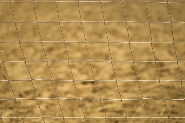 Fotboll netto närbild på stranden eller volleyboll nätet på gatan. Spela utomhus — Stockfoto