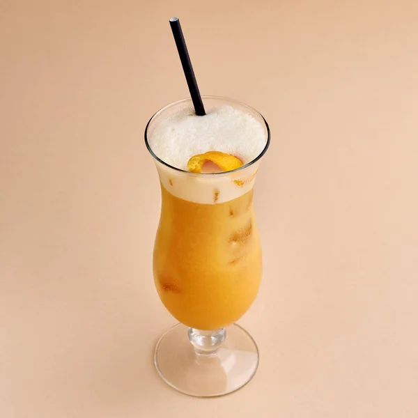 Whiskey Sour Cocktail Bourbon Narancslével Cukorsziruppal Tojásfehérjével Whiskey Sauer Koktél — Stock Fotó