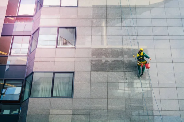 Business building facade cleaning