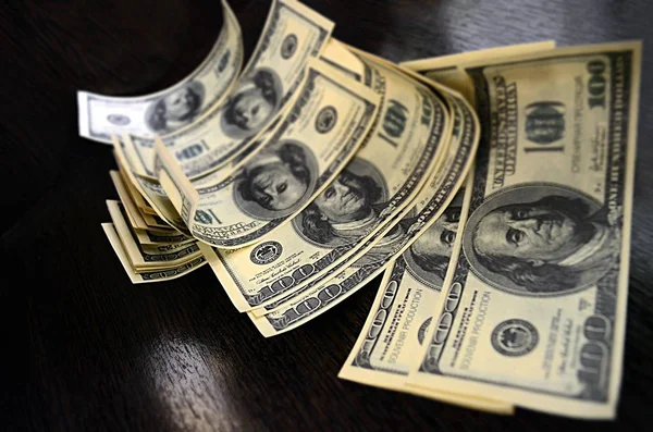 100 dolarlık banknot fotoğrafı