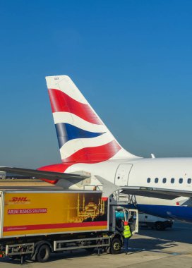 Londra Heathrow Havaalanı, İngiltere - Ağustos 2018: kuyruk yüzgeci British Airways Jet