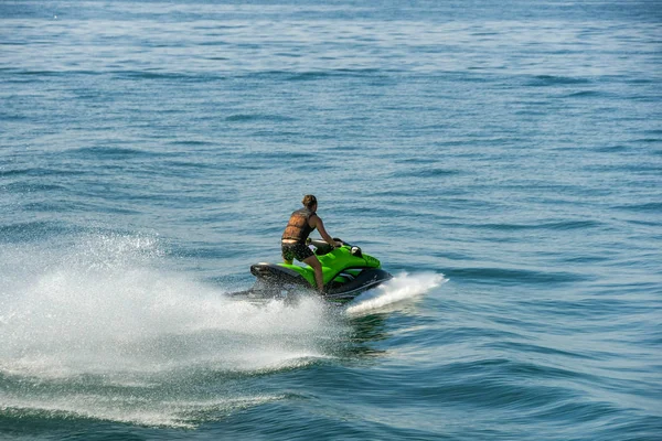 Lake Garda Itália Setembro 2018 Pessoa Montando Jet Ski Rápido — Fotografia de Stock