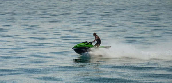 Lake Garda Itália Setembro 2018 Pessoa Montando Jet Ski Rápido — Fotografia de Stock