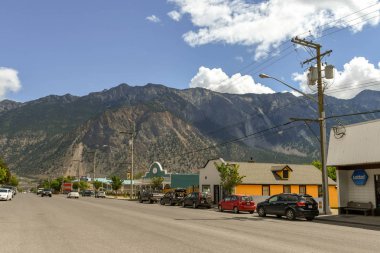 Lillooet, British Columbia, Kanada - Haziran 2018: Main street, Lillooet, British Columbia Fraser Nehri üzerinde bir şehir.