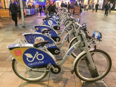 Cardiff, Galler - Kasım 2018: Satır onların yuvası Park Bisiklet, Bisiklet 