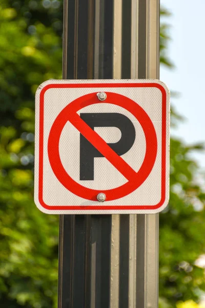 西雅图 2018年6月 在西雅图市中心街道上签名灯柱 告知司机停车限制 — 图库照片