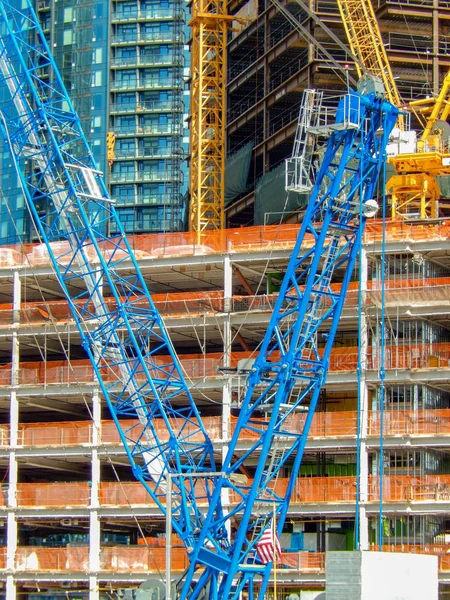 西雅图 2018年6月 西雅图市中心一个建筑工地上的重型起重塔起重机 — 图库照片