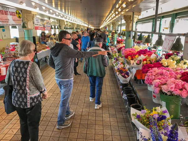 Seattle Usa Juni 2018 Besucher Betrachten Frische Blumen Die Auf — Stockfoto