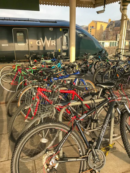 Cardiff Wales December 2018 Commuters Bicycles Secured Bike Racks Provided — Stock Photo, Image