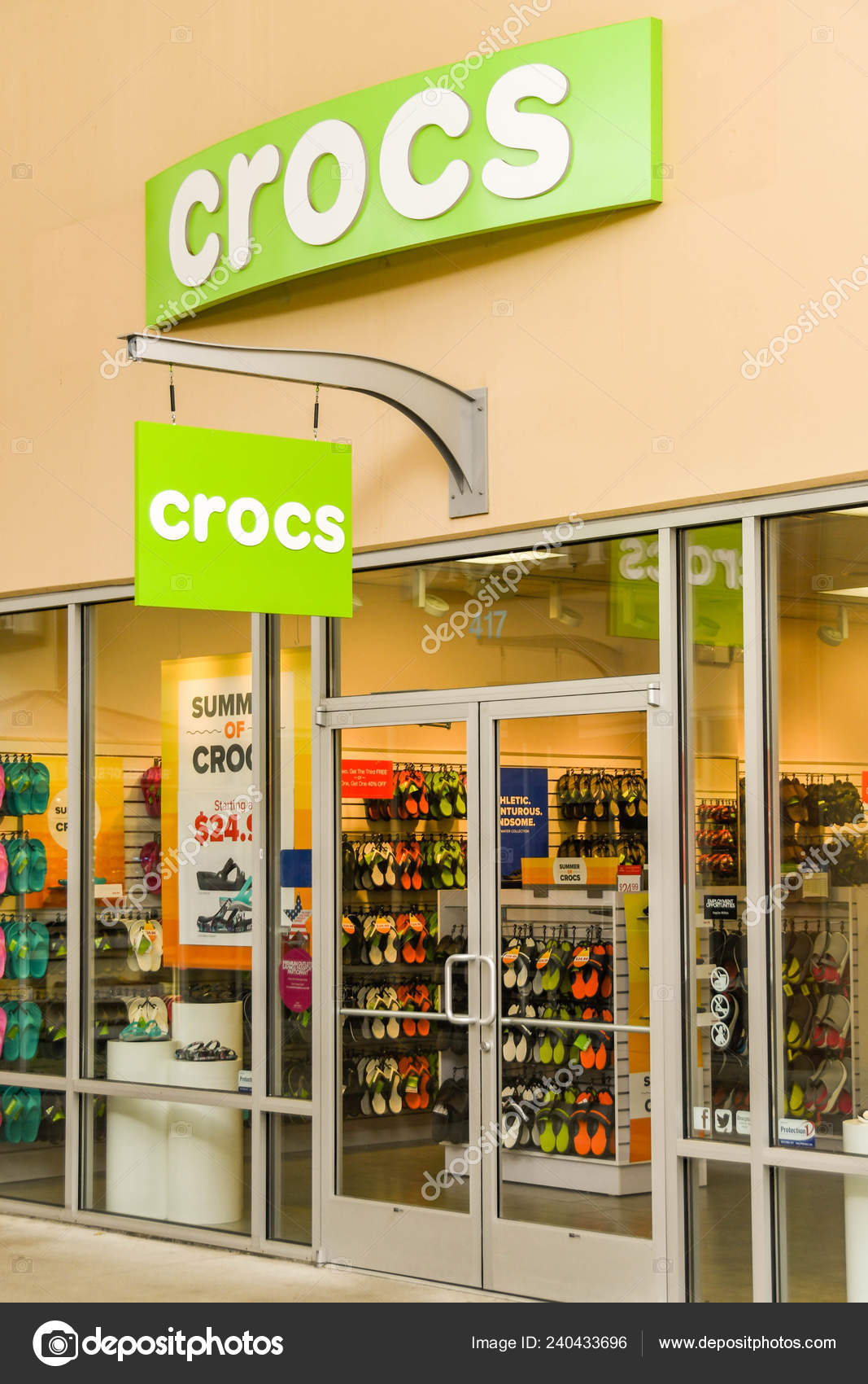 crocs vineland outlet